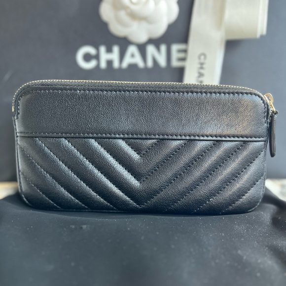 CHANEL MADMOISELLE VINTAGE CHEVRON DOUBLE ZIP PHONE HOLDER/CROSSBODY BAG - Picture 4 of 14